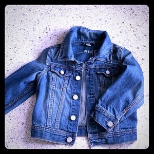 Boys gap jean jacket size 3-4  years fits 3t-4t